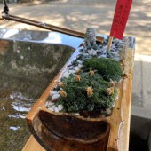 Ý nghĩa nhân văn ẩn sau bồn nước cho ong ở đền Hitokotonushi